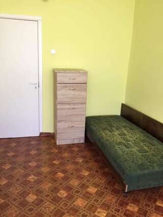 Мотели Motelis Jonučiai Гарлява Трехместный номер с общей ванной комнатой-4